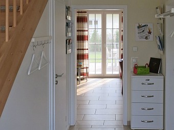 Flur und Treppenhaus im Erdgeschoss