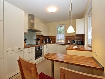 Ein Blick in die gut ausgestattete Küche